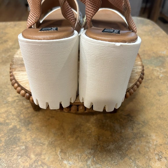 I D Required Platform Funky Sandals - Picture 6 of 10